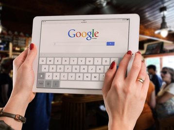 Google pagou Apple para não criar buscador próprio, acusa ação