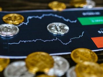 Bitcoin e outras criptomoedas sobem após mudança de planos do FED