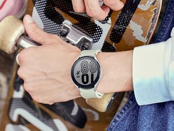 Wear OS receberá suporte a tela invertida para canhotos