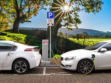 Carros elétricos: 5 empresas de celulares de olho nesse mercado