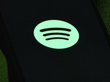 Spotify remove músicas de Neil Young após polêmica com Joe Rogan