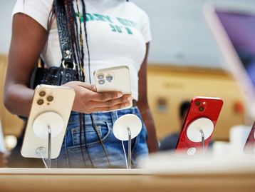 Apple tem maior receita da história com R$ 669 bilhões