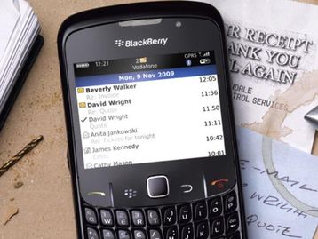 BlackBerry vai vender patentes de celulares e apps de mensagem