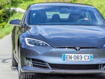 Tesla faz recall por falha no alerta do cinto de segurança