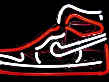 Nike processa loja por vender NFTs de tênis sem autorização