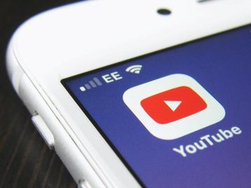 YouTube e TikTok são recordistas em coletar dados, afirma estudo