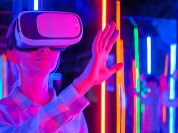 Metaverso: VRChat permite crianças em clubes de striptease virtual
