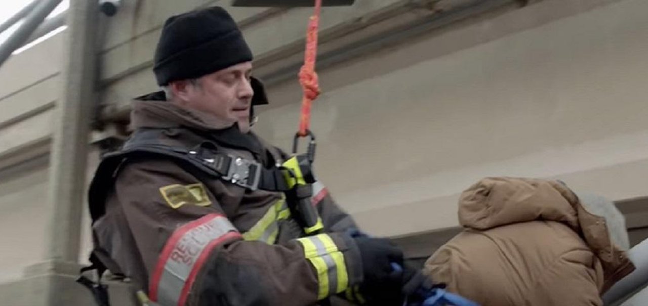 Chicago Fire 10x14: Severide fica pendurado em resgate (promo)