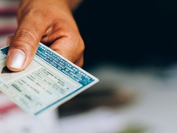 Serasa: como pagar IPVA, multas e licenciamento de veículo no app