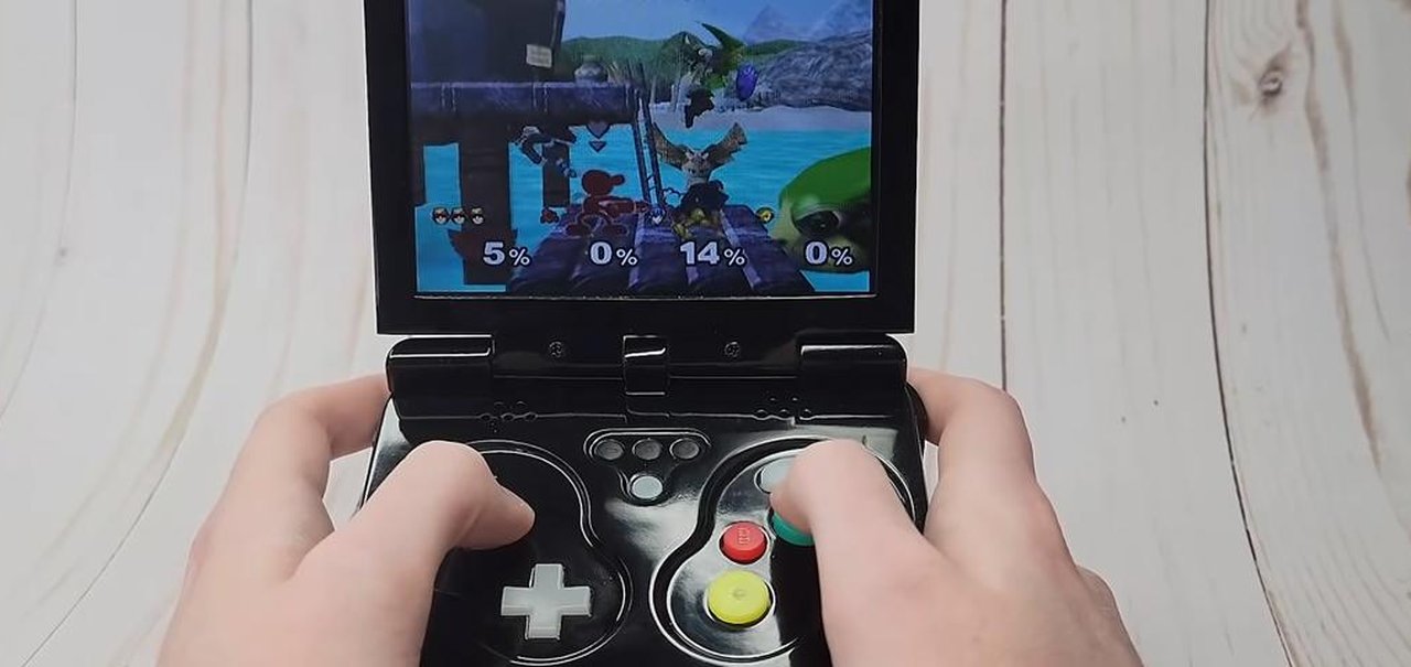 Modder cria GameCube portátil inspirado em fake viral; confira