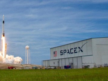 SpaceX comemora 20 anos de vida com vídeo de melhores momentos