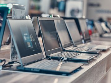 Governo reduz impostos de celulares e computadores importados