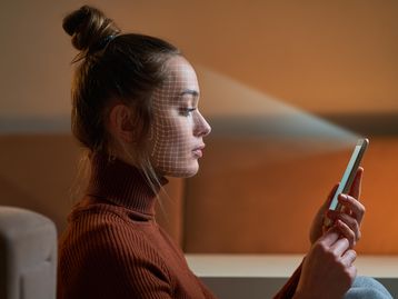 Ex-funcionária que denunciou a Apple aciona entidades da Europa