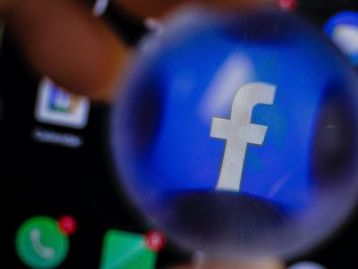 Mãe que tentou vender a filha de 2 anos pelo Facebook é presa