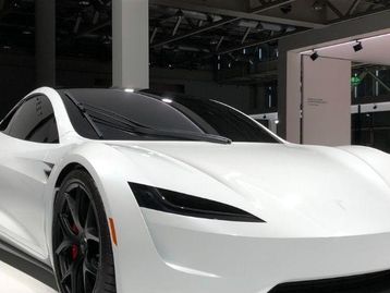 Elon Musk continuará tendo tweets sobre a Tesla supervisionados