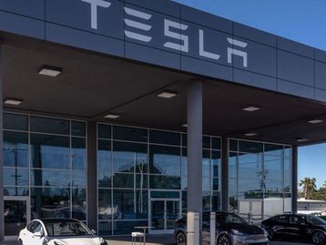 Elon Musk vende US$ 4 bilhões em ações da Tesla em um dia