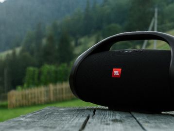 JBL em promoção: fones de ouvido e caixas de som com até 38% de desconto