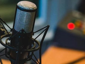Facebook encerra projetos de podcasts e áudio após menos de 1 ano