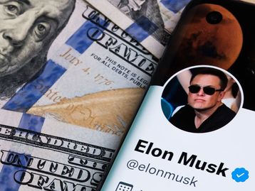 Musk sugere cobrar de governos e empresas para postar no Twitter