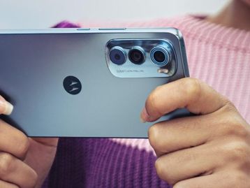 Motorola estaria desenvolvendo celular de tela enrolável