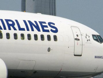 Avião aborta decolagem após passageiros receberem fotos de acidentes