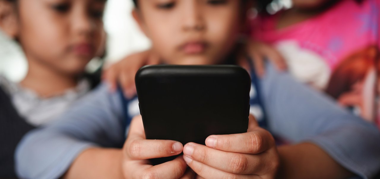 Europa quer escanear apps de chat para combater abuso infantil