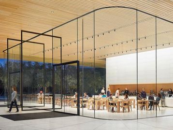 Apple adia plano de trabalho presencial após onda de covid-19