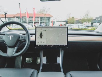 Falha em Bluetooth pode facilitar roubos de carros da Tesla 