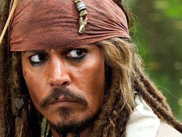 Johnny Depp viraliza ao imitar Jack Sparrow em ida ao tribunal