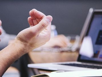 Brasileiros passam mais de 41 anos na internet, diz pesquisa