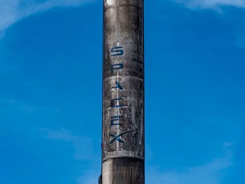 Foto de Elon Musk mostra o tamanho do foguete Falcon 9