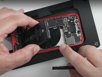 Kit da Apple para consertar iPhone é 'desastroso', caro e pesado