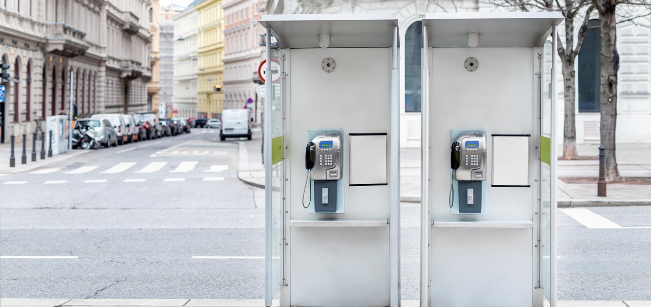 Fora do gancho: Nova York leva último telefone público para museu