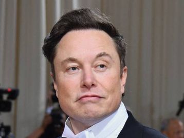 Elon Musk quer cortar 10% dos empregos da Tesla