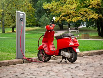 Vendas de motos elétricas no Brasil aumentam 878% em 2022