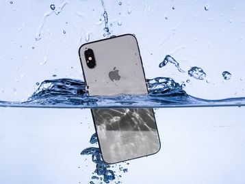 Homem recupera seu iPhone perdido em fundo do rio por 10 meses