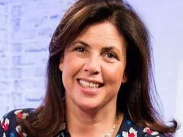 Apresentadora britânica engole um AirPod pensando ser vitamina 