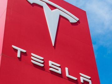 Tesla demite 200 funcionários e fecha escritório na Califórnia