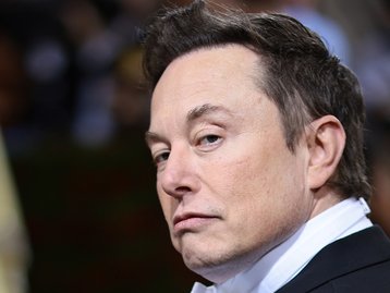 'Querem me forçar a comprar', brinca Elon Musk sobre Twitter