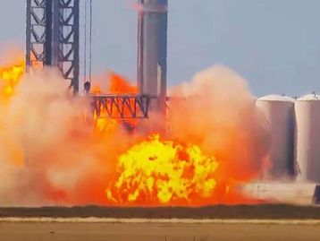 Foguete da SpaceX explode em teste; 'não é bom', diz Elon Musk