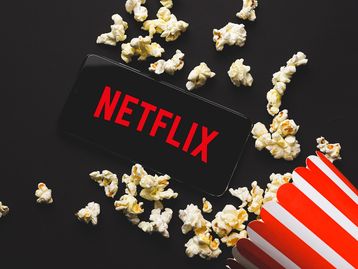 Netflix cobra R$ 16 para compartilhar senha com casas adicionais