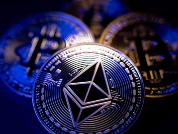 Ex-gerente da Coinbase é preso por fraude que lucrou US$ 1,5 milhão