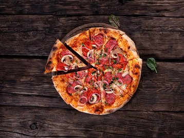 Após fazer Pix falso e receber pizza fake, jovem é ameaçado online