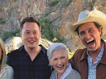 Quem é a família de Elon Musk? Conheça os pais e irmãos