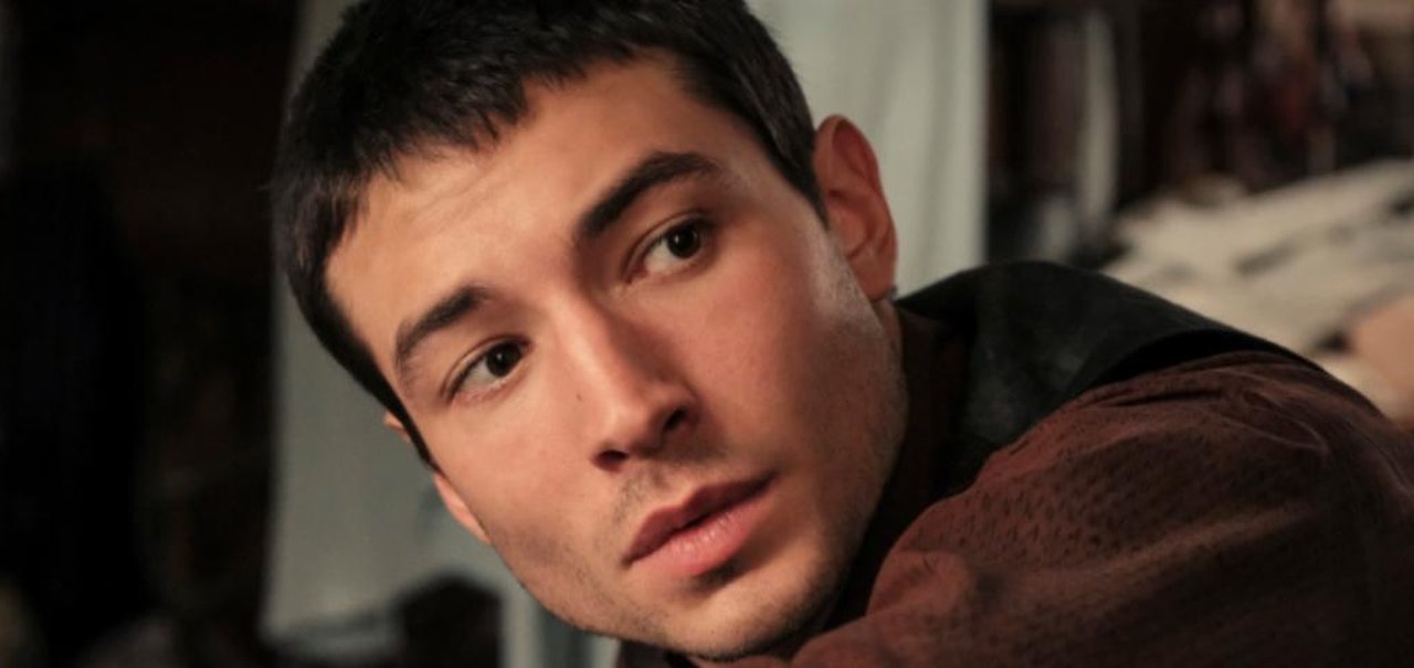 Ezra Miller é acusado de comandar seita que assedia mulheres e menores