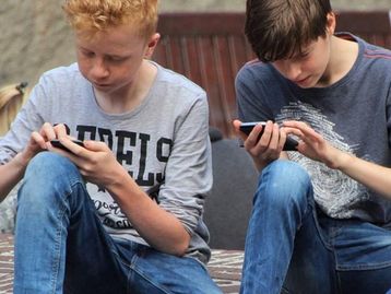 Facebook é cada vez menos usado por adolescentes, aponta pesquisa