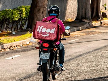 iFood faz acordo com polícias para liberar entregadores em blitz