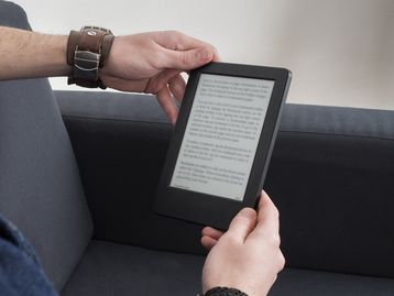 Amazon desliga compra de livros em Kindles antigos; veja modelos