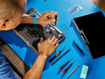 Apple lança kit para consertar MacBook Air e Pro com M1 em casa