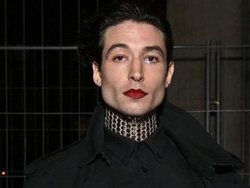 Ezra Miller: ator acredita ser um Messias e teria um altar em casa